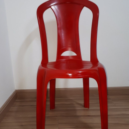 Ghế nhựa màu đỏ 
